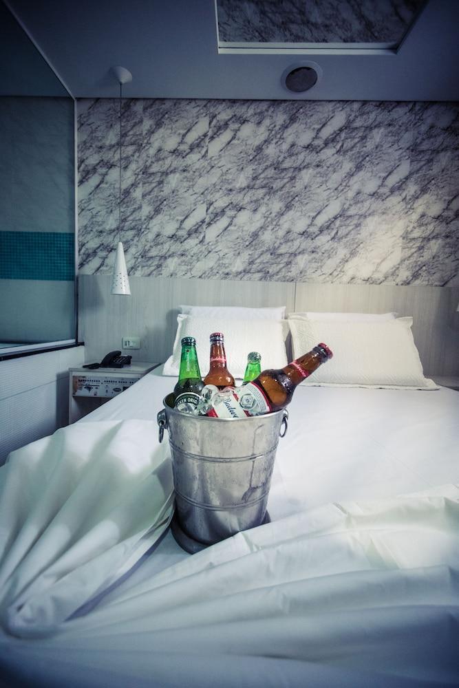 Spot Hotel del amor 3*